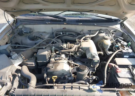 2001 Toyota Tacoma из США, поврежденный, VIN 5TEWM72N81Z838357